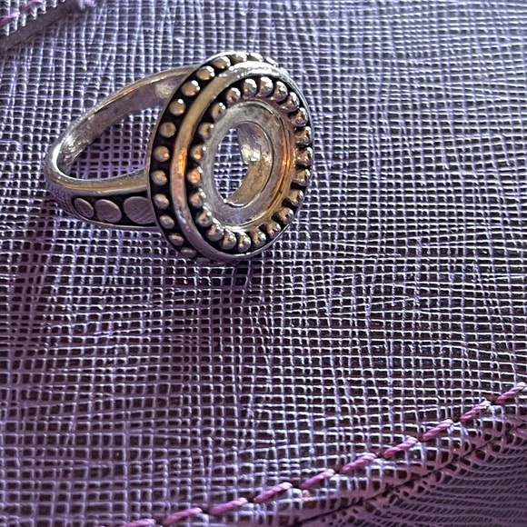 Kameleon jewelry box with five rings size 6 and 40 jewel pops as shown. - Picture 5 of 16